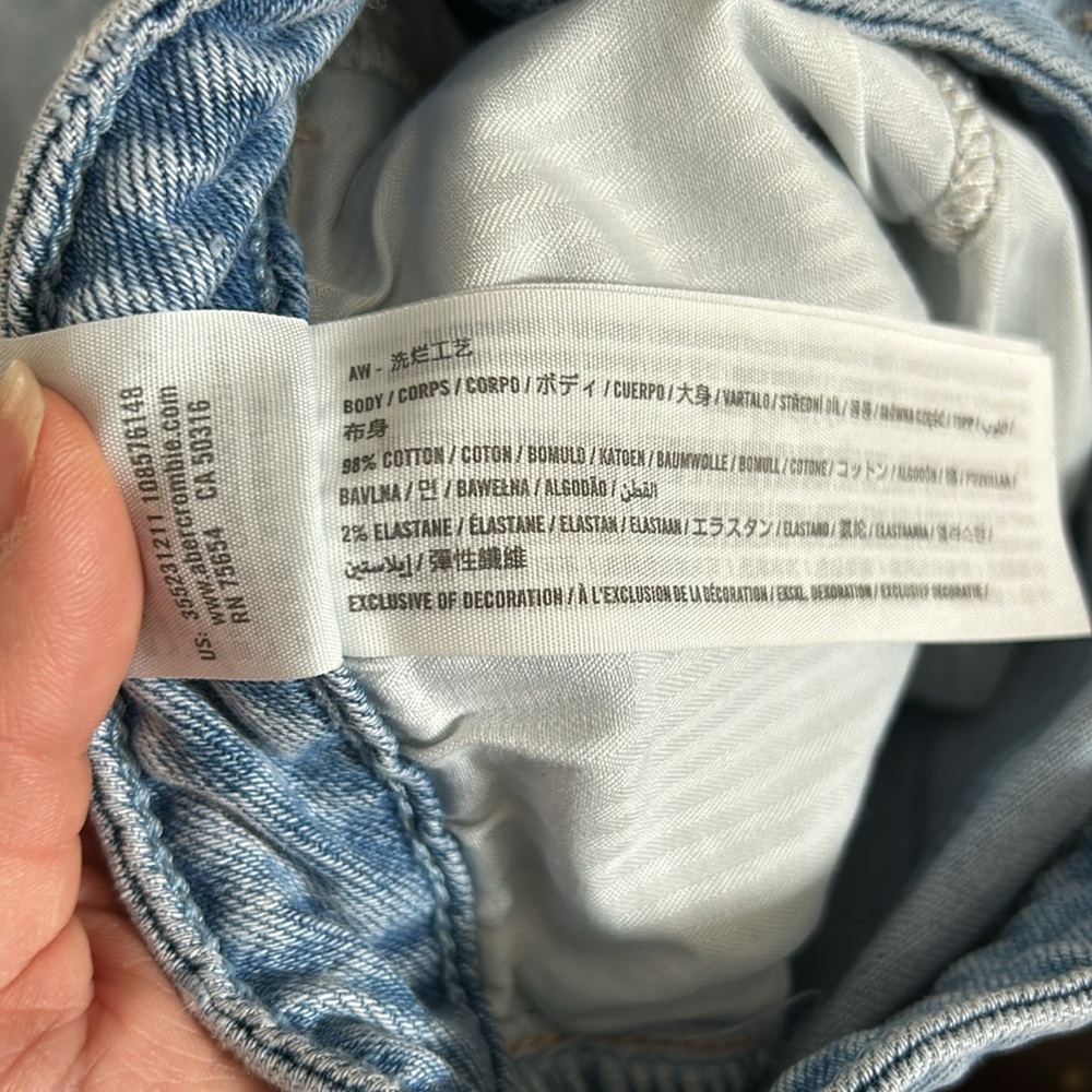 Hollister Ultra High Rise Vintage Straight Distressed Light Wash Jeans - Picture 9 of 13